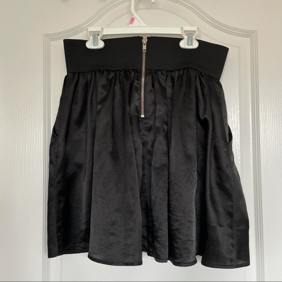 ⚡️ Black Satin Skirt - Picture 4 of 6